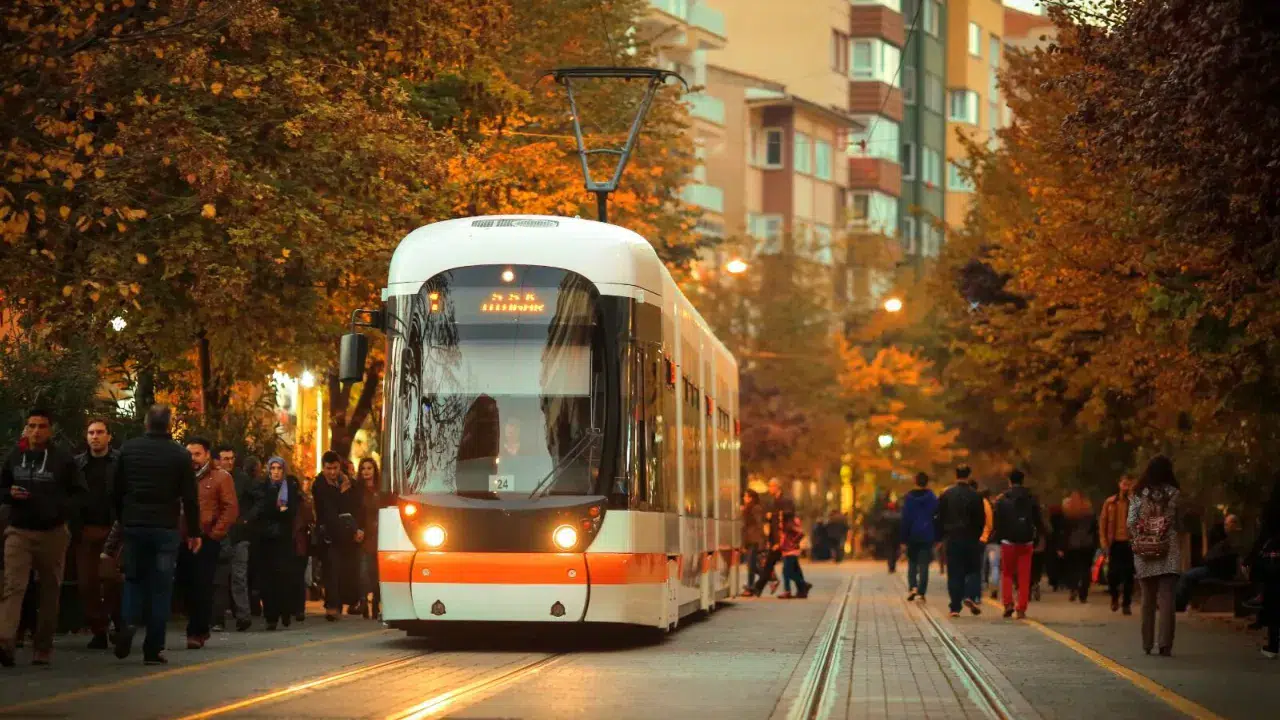 Eskişehir'de yarın tramvay kullanacaklar dikkat! Sefer saatleri değişecek