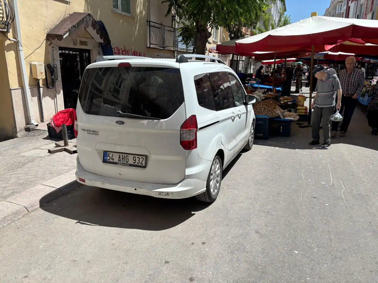 Her pazartesi aynı çile: Eskişehir'de pazarcı esnafı çözüm bekliyor