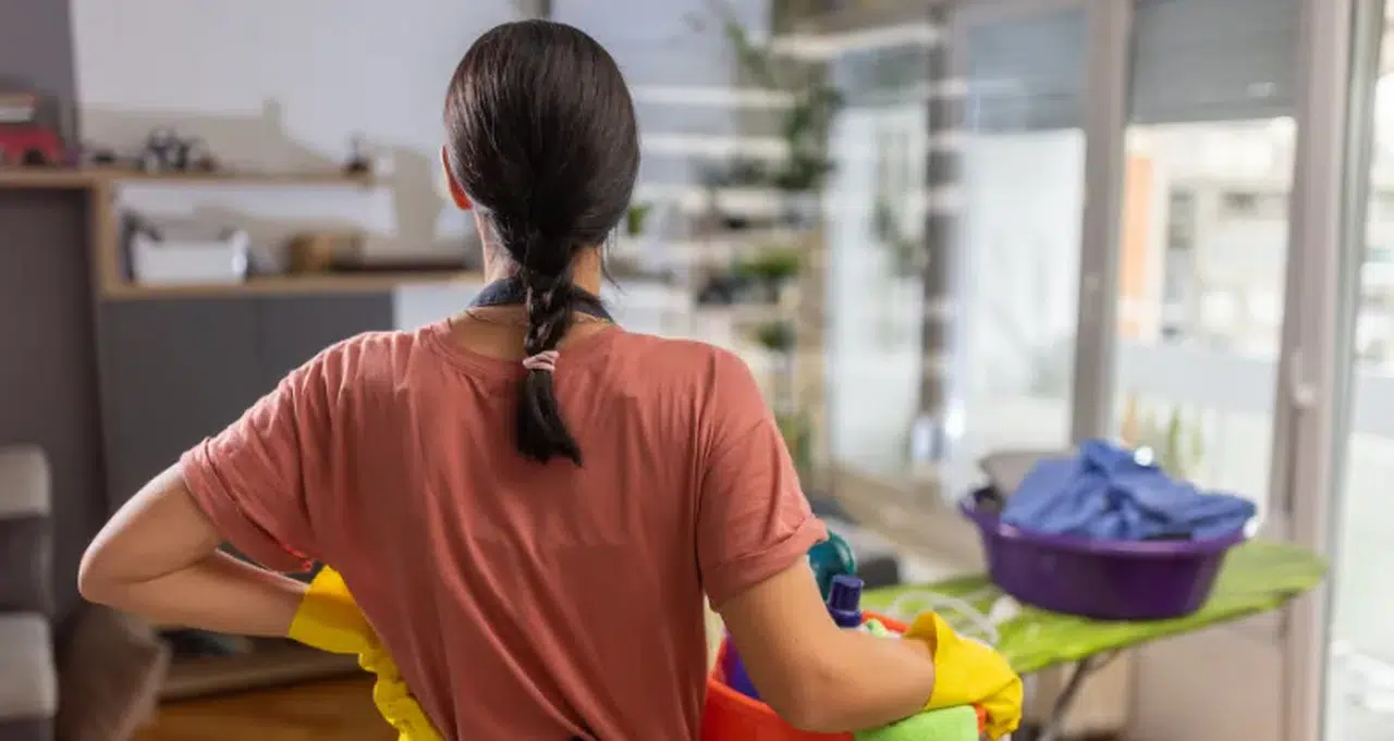 Ev işlerinin eşitsiz paylaşımı ilişki memnuniyetini azaltabiliyor