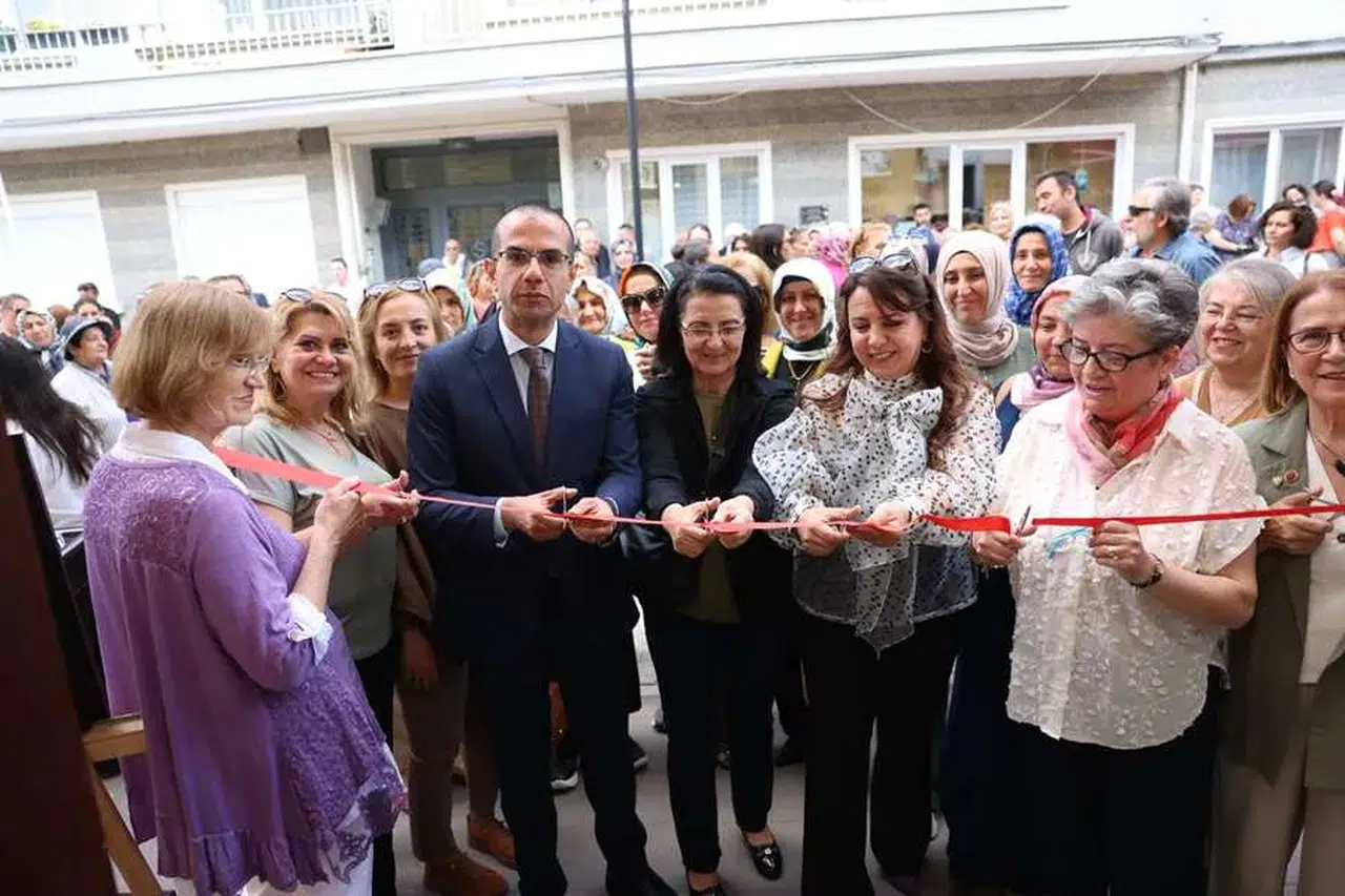 Kağıt rölyef eserleri sanatseverlerle buluştu