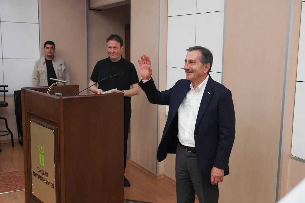 Tepebaşı Meclisi’nde tansiyon yükseldi: “Kılıçdaroğlu AKP’nin kayyumudur"