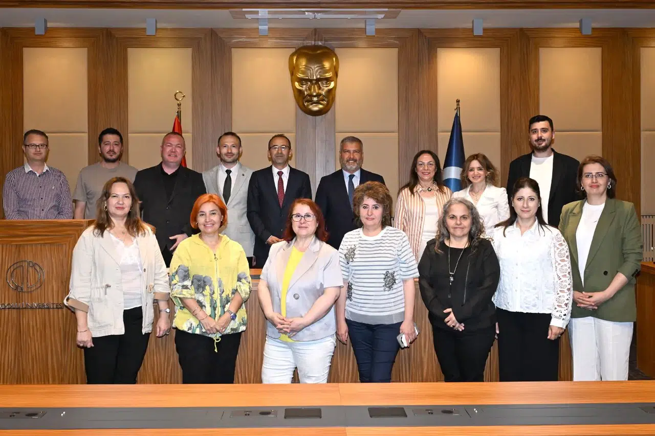 TURAK’tan Anadolu Üniversitesi EMYO’ya akreditasyon plaketi