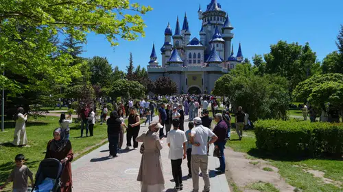 Eskişehir bayramın gözdesi oldu: 116 bini aşkın kişi turistik merkezlere koştu