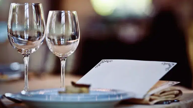 Servis ücreti alan restorana yarım milyon lirayı aşan ceza!