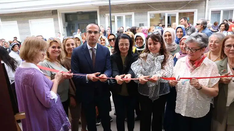 Kağıt rölyef eserleri sanatseverlerle buluştu