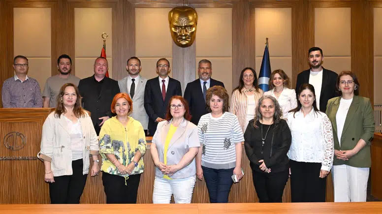 TURAK’tan Anadolu Üniversitesi EMYO’ya akreditasyon plaketi