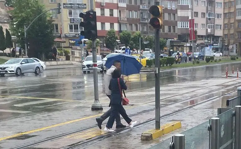 Eskişehir’de yağışlı hava etkisini sürdürüyor